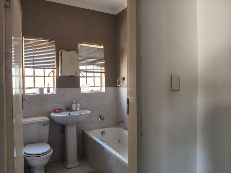 3 Bedroom Property for Sale in Safari Gardens North West